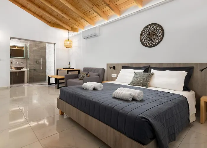 L & C Boutique Apartments